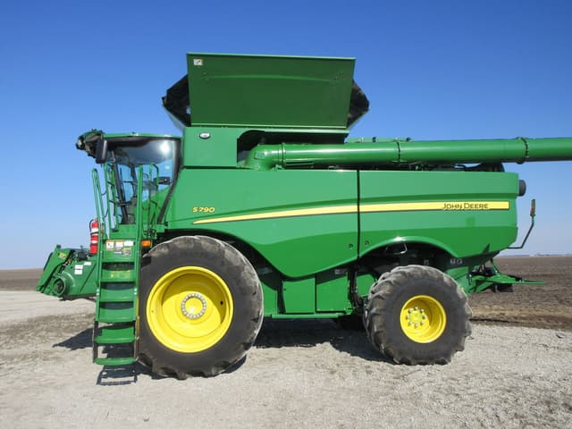 Image of John Deere S790 equipment image 1