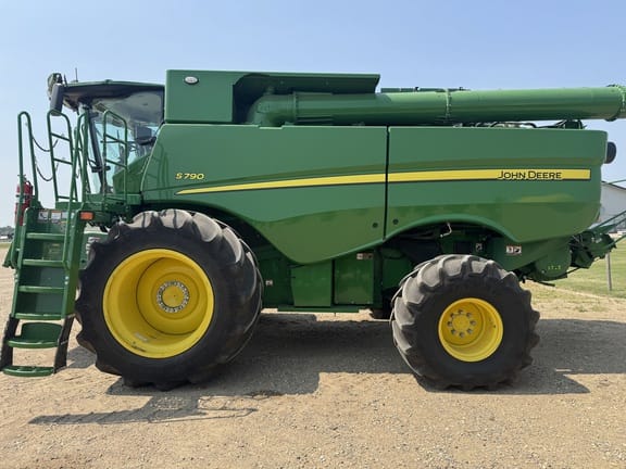 2023 John Deere S790 Equipment Image0