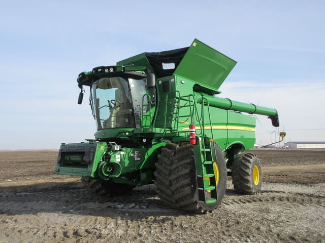 Image of John Deere S790 equipment image 1