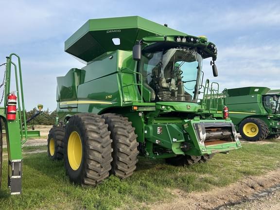 Image of John Deere S790 equipment image 1