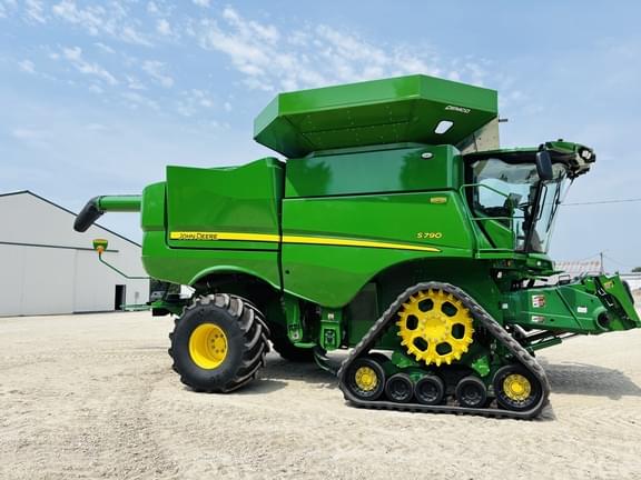 Image of John Deere S790 equipment image 4