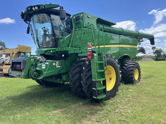 2023 John Deere S790 Equipment Image0