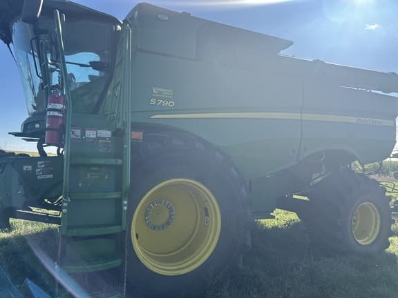Image of John Deere S790 equipment image 4