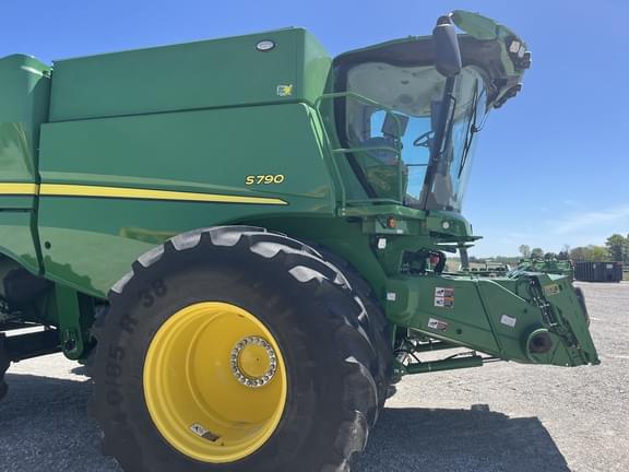 Image of John Deere S790 equipment image 4