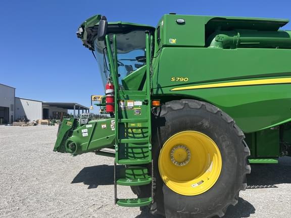 Image of John Deere S790 equipment image 3