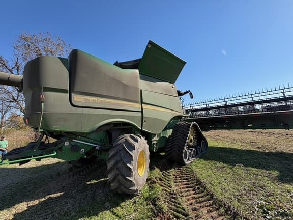 Image of John Deere S790 equipment image 2