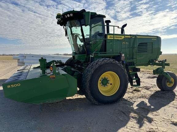 Image of John Deere W235R equipment image 3