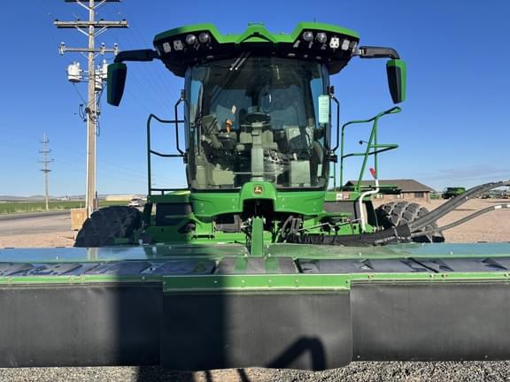 Image of John Deere W235R equipment image 1