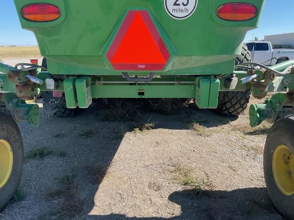 Image of John Deere W235R equipment image 4