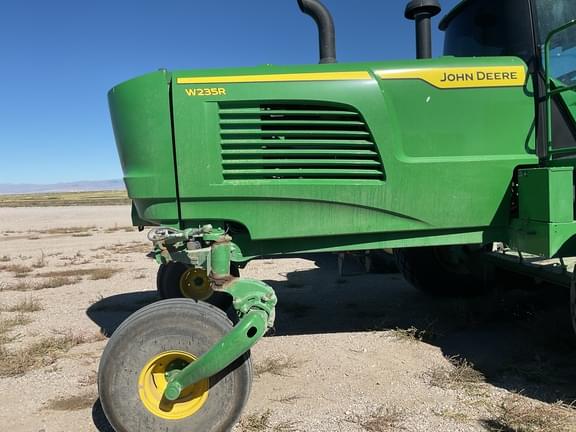 Image of John Deere W235R equipment image 2