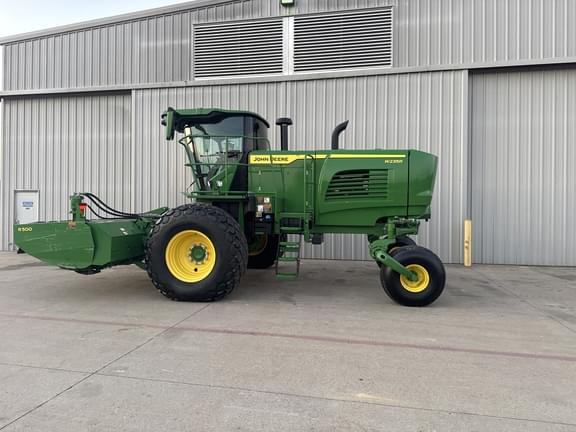 Image of John Deere W235R equipment image 2