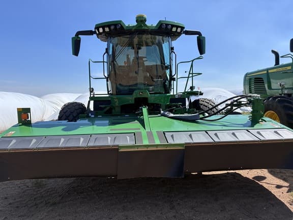 Image of John Deere W235R equipment image 1