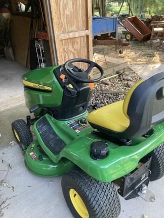 Image of John Deere X330 equipment image 1