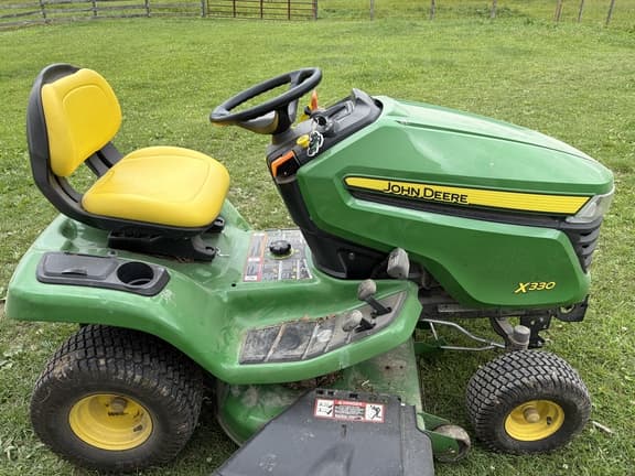 Image of John Deere X330 equipment image 3