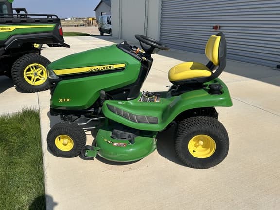 Image of John Deere X330 equipment image 1