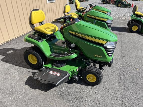Image of John Deere X330 equipment image 1