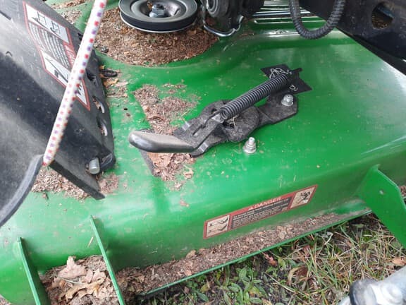 Image of John Deere X370 equipment image 3