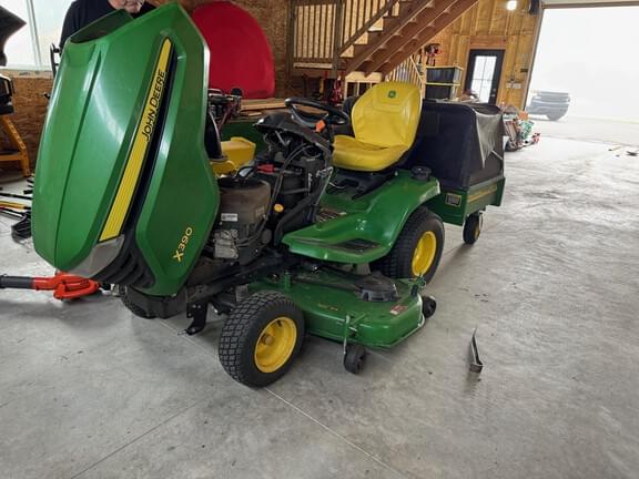 Image of John Deere X390 equipment image 1