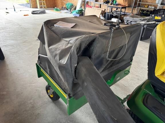 Image of John Deere X390 equipment image 4