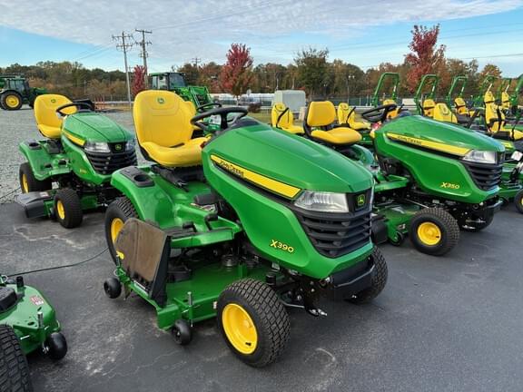 Image of John Deere X390 equipment image 1