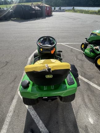 Image of John Deere X390 equipment image 4