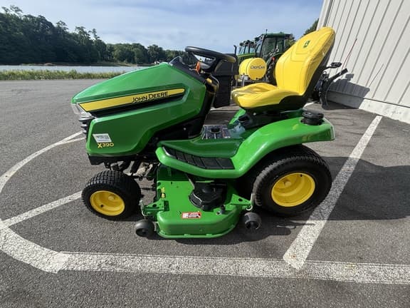 Image of John Deere X390 equipment image 2