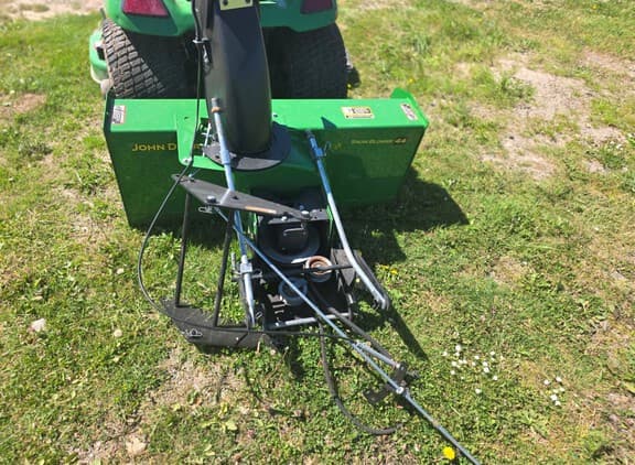 Image of John Deere X570 equipment image 3