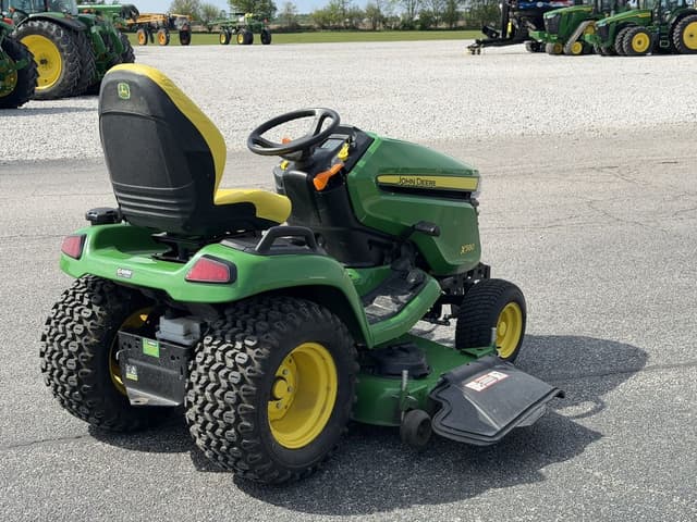 Image of John Deere X580 equipment image 4