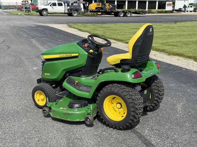 Image of John Deere X580 equipment image 2