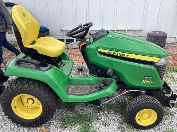 Image of John Deere X580 equipment image 2