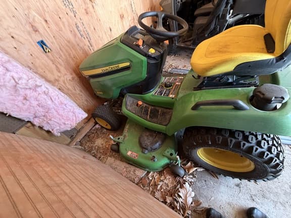 Image of John Deere X580 equipment image 2