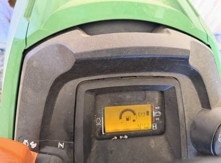 Image of John Deere X580 equipment image 4