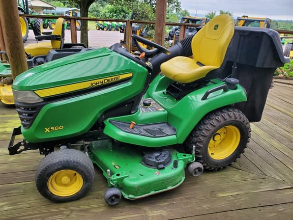 Image of John Deere X580 equipment image 3