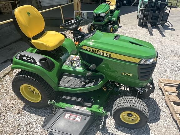 Image of John Deere X730 equipment image 3