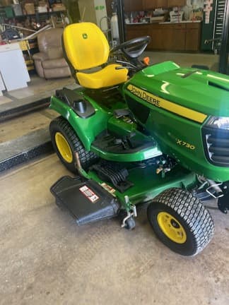 Image of John Deere X730 equipment image 4