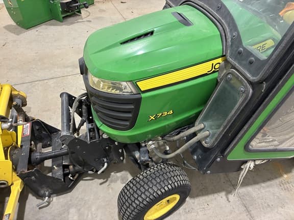 Image of John Deere X734 equipment image 2