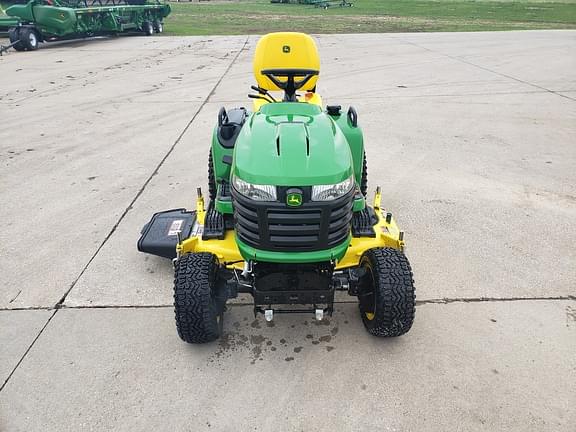 Image of John Deere X738 equipment image 1