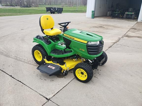 Image of John Deere X738 equipment image 2