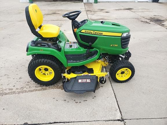 Image of John Deere X738 equipment image 3