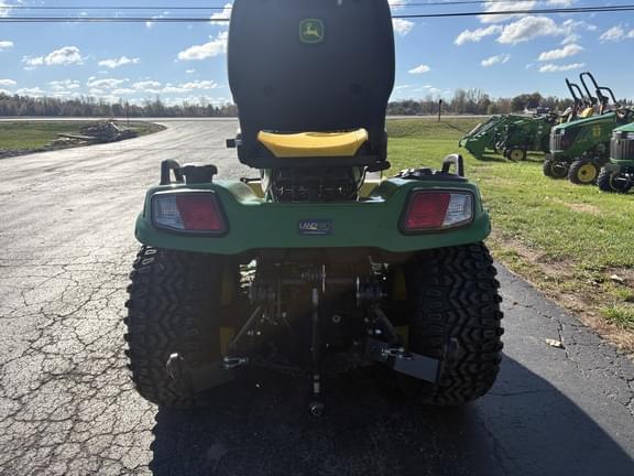 Image of John Deere X738 equipment image 3