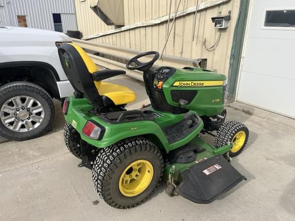 Image of John Deere X738 equipment image 2