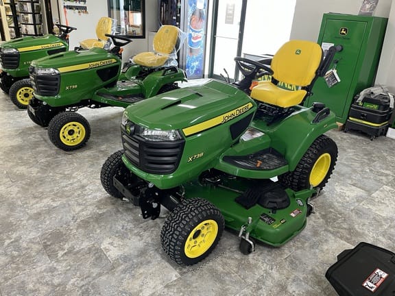 2023 John Deere X738 Equipment Image0