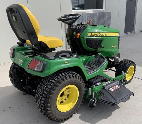 Image of John Deere X738 equipment image 2