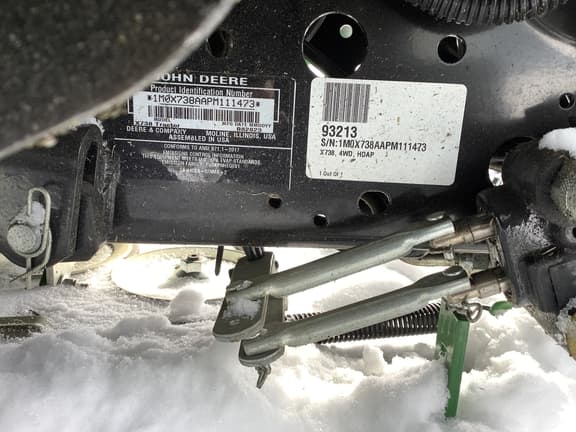 Image of John Deere X738 equipment image 4