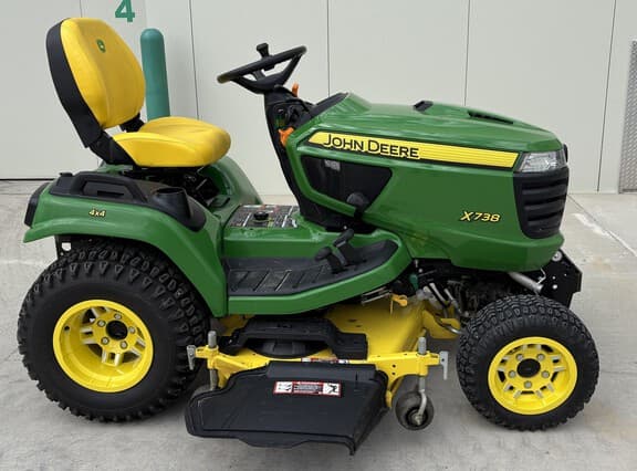 Image of John Deere X738 equipment image 1