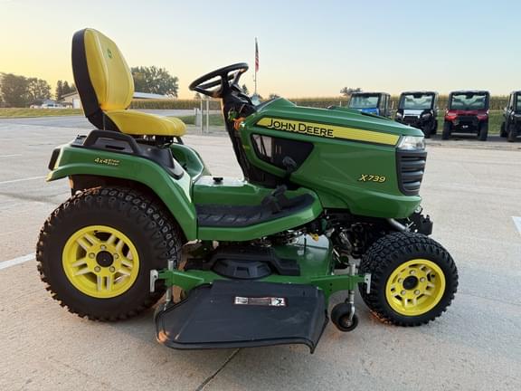 Image of John Deere X739 equipment image 4