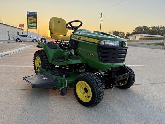Image of John Deere X739 equipment image 3