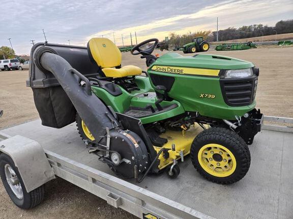 Image of John Deere X739 equipment image 3