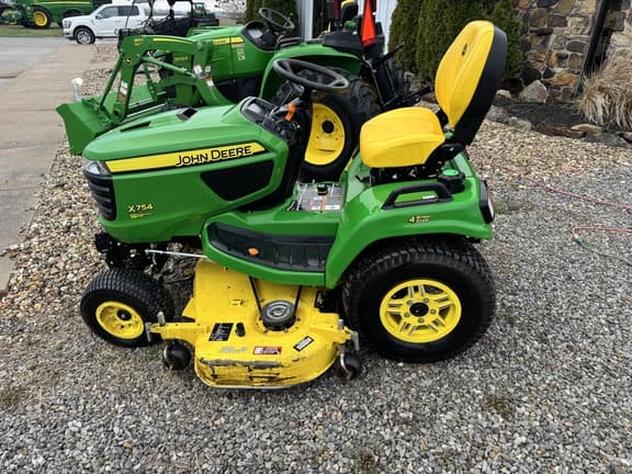 Image of John Deere X754 Primary image