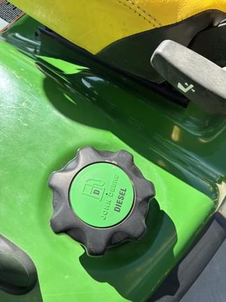Image of John Deere X758 equipment image 4
